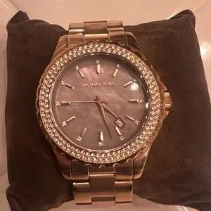 Beautiful Michael Kors Runway Watch (MK5453) Michael Kors Runway Grey Mother of Pearl Rose Gold-plated  main image 2